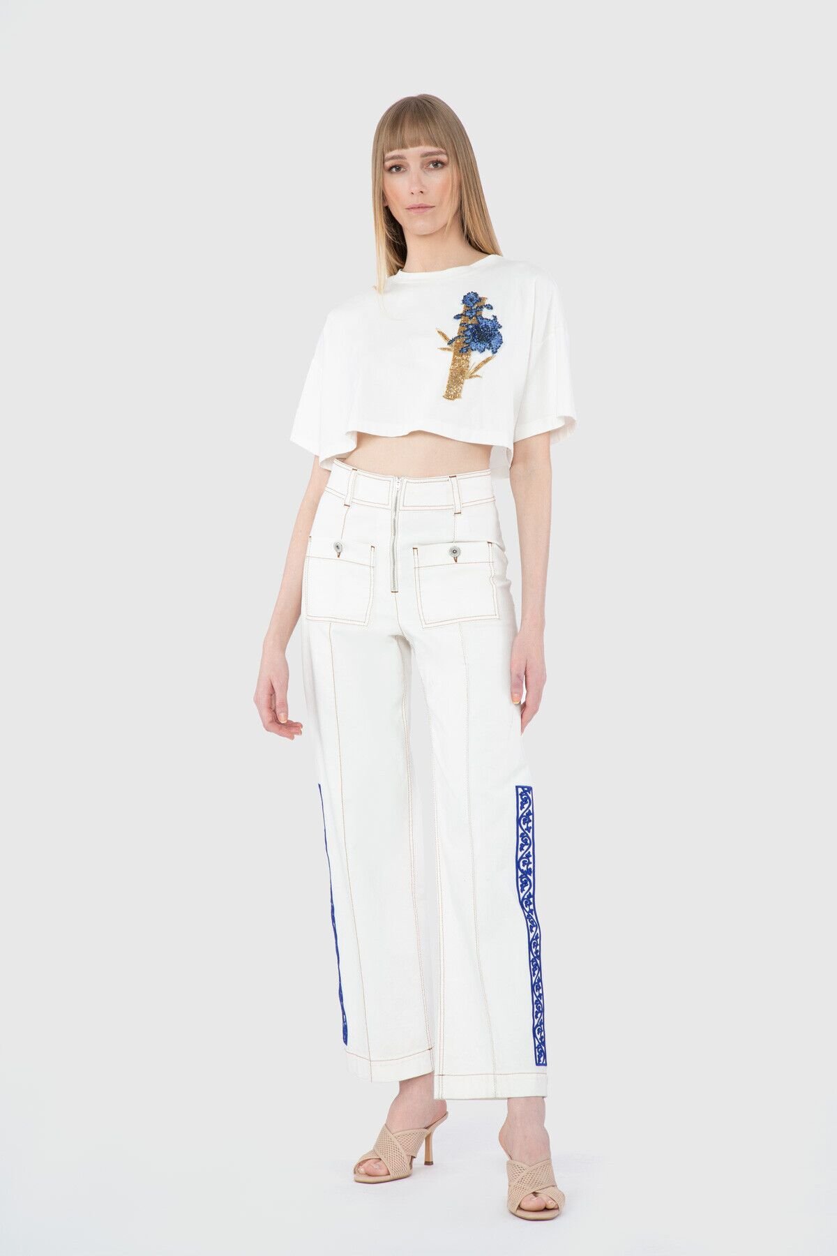 Nakış Detaylı Kontrast Dikişli Düz Paça Beyaz Pantolon
