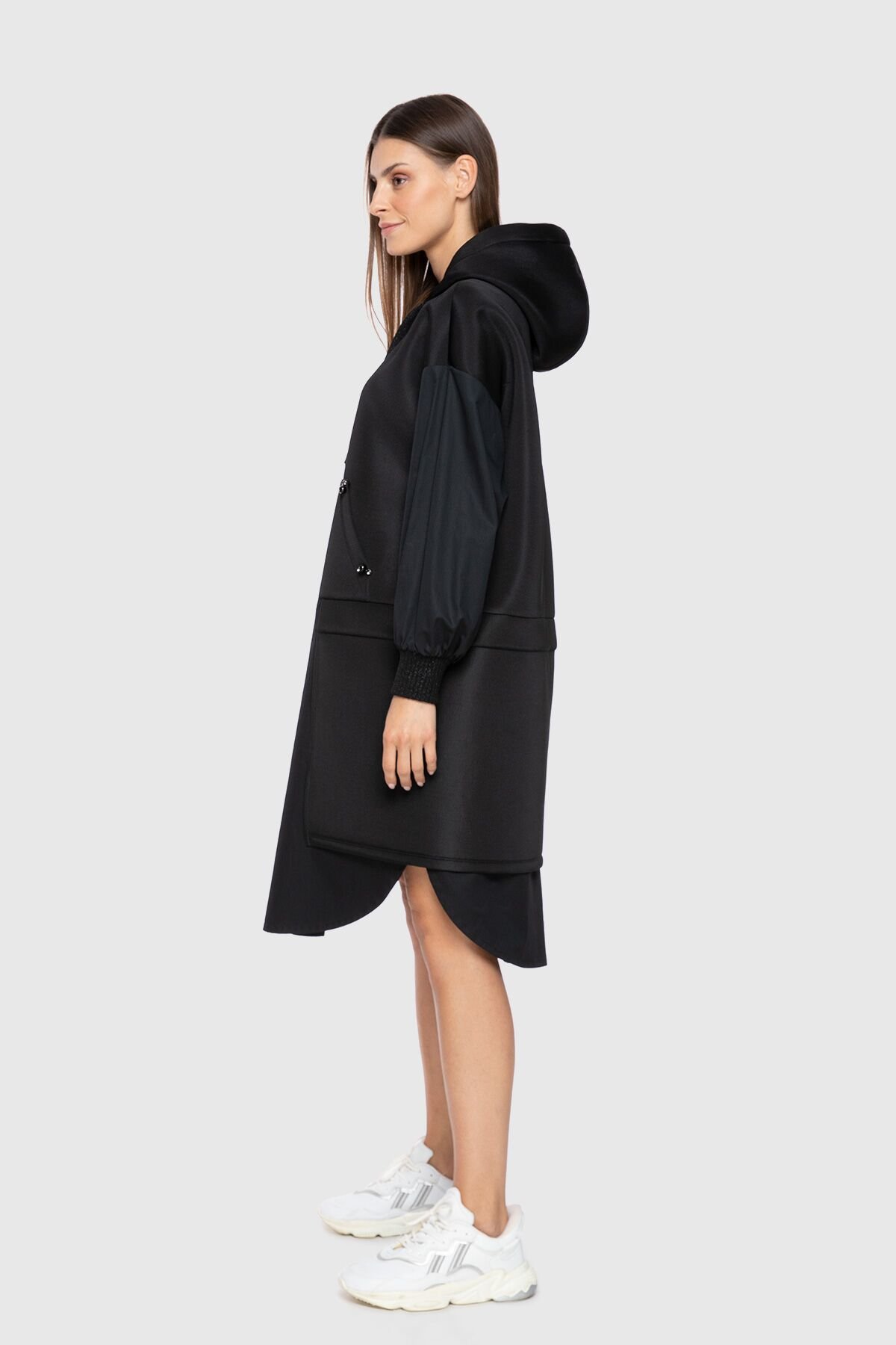 Kontrast Kumaş Garnili Kapuşonlu Fermuarlı Siyah Elbise