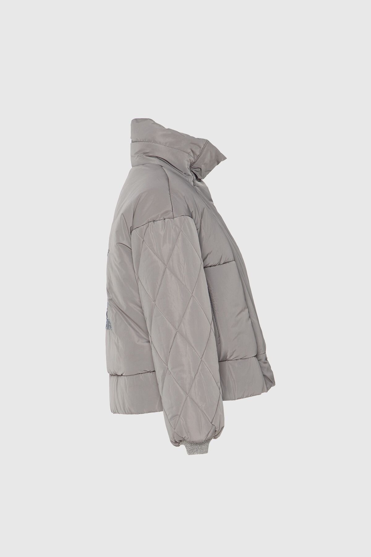 Back Embroidered Knitwear Tape Short Inflatable Gray Coat
